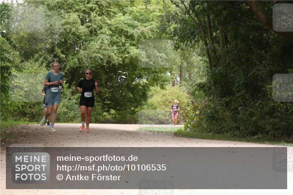 30.08.2026 - Elbe Triathlon Hamburg Antke Förster http://msf.ph/oto/10106535 30.08.2026 12:26:59 Laufen 1418, 1433 meine-sportfotos.de