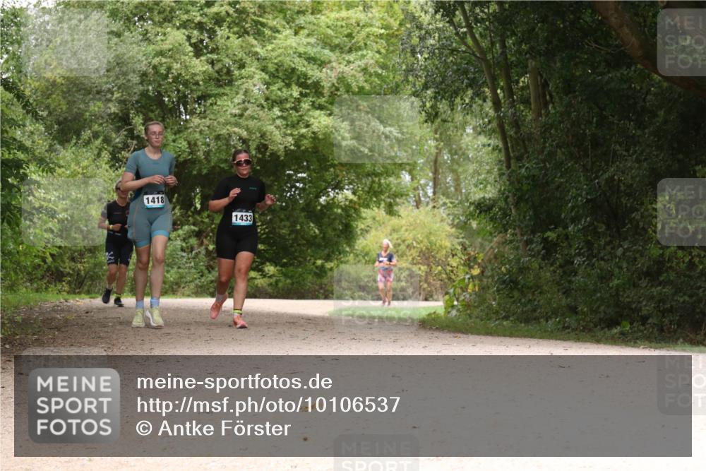 30.08.2026 - Elbe Triathlon Hamburg Antke Förster http://msf.ph/oto/10106537 30.08.2026 12:27:00 Laufen 1418, 1433 meine-sportfotos.de