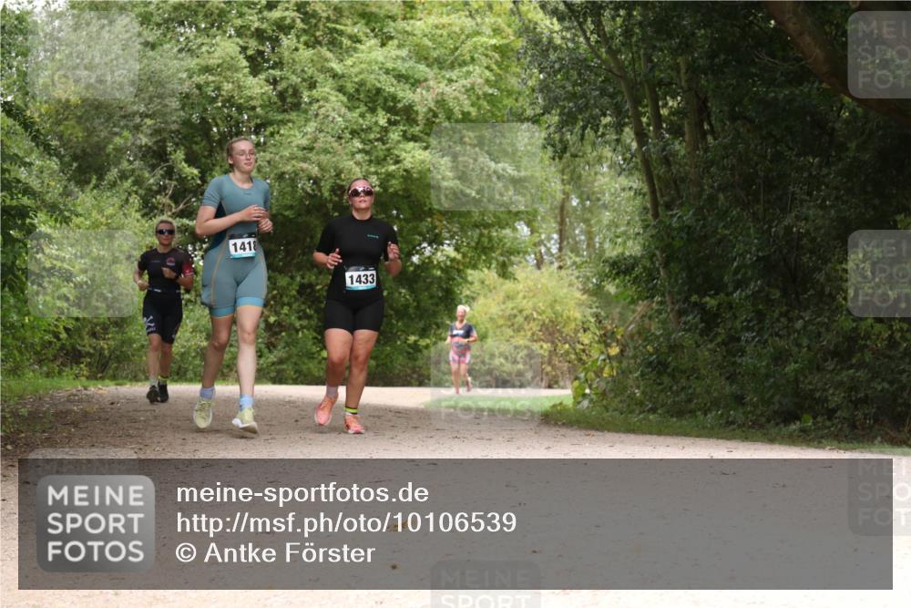 30.08.2026 - Elbe Triathlon Hamburg Antke Förster http://msf.ph/oto/10106539 30.08.2026 12:27:01 Laufen 1418, 1433 meine-sportfotos.de