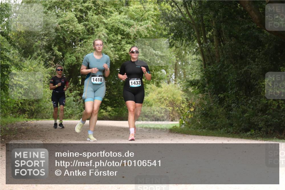 30.08.2026 - Elbe Triathlon Hamburg Antke Förster http://msf.ph/oto/10106541 30.08.2026 12:27:02 Laufen 1418, 1433 meine-sportfotos.de