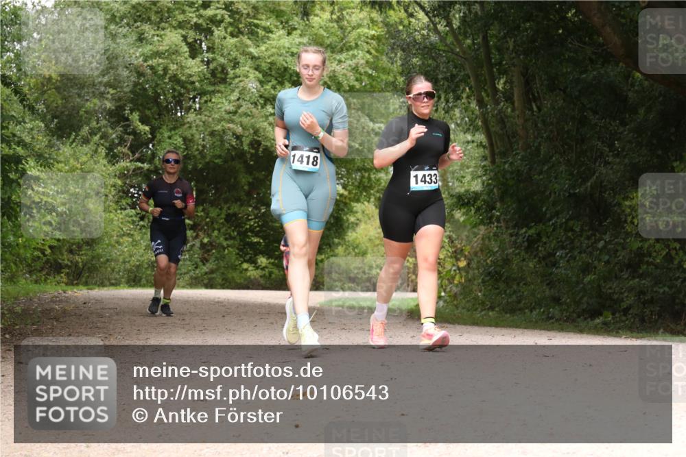 30.08.2026 - Elbe Triathlon Hamburg Antke Förster http://msf.ph/oto/10106543 30.08.2026 12:27:03 Laufen 1418, 1433 meine-sportfotos.de