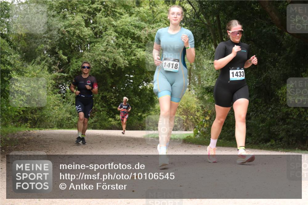 30.08.2026 - Elbe Triathlon Hamburg Antke Förster http://msf.ph/oto/10106545 30.08.2026 12:27:04 Laufen 1418, 1433 meine-sportfotos.de