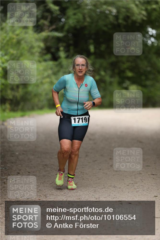 30.08.2026 - Elbe Triathlon Hamburg Antke Förster http://msf.ph/oto/10106554 30.08.2026 12:21:05 Laufen 1719 meine-sportfotos.de