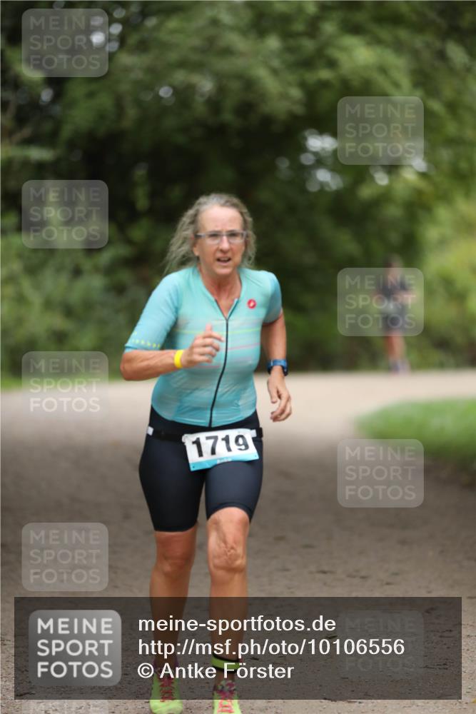 30.08.2026 - Elbe Triathlon Hamburg Antke Förster http://msf.ph/oto/10106556 30.08.2026 12:21:06 Laufen 1719 meine-sportfotos.de