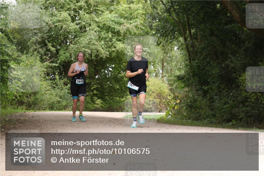 30.08.2026 - Elbe Triathlon Hamburg Antke Förster http://msf.ph/oto/10106575 30.08.2026 12:27:51 Laufen 1616, 1607, 13 meine-sportfotos.de