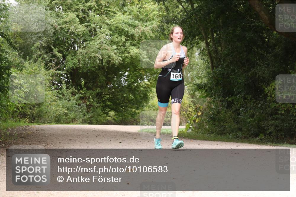 30.08.2026 - Elbe Triathlon Hamburg Antke Förster http://msf.ph/oto/10106583 30.08.2026 12:27:54 Laufen 3, 1616, 23 meine-sportfotos.de