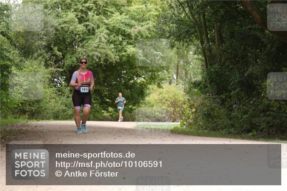 30.08.2026 - Elbe Triathlon Hamburg Antke Förster http://msf.ph/oto/10106591 30.08.2026 12:28:36 Laufen 1614 meine-sportfotos.de