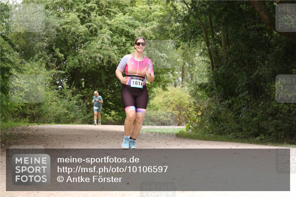 30.08.2026 - Elbe Triathlon Hamburg Antke Förster http://msf.ph/oto/10106597 30.08.2026 12:28:38 Laufen 1614 meine-sportfotos.de