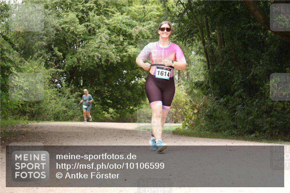 30.08.2026 - Elbe Triathlon Hamburg Antke Förster http://msf.ph/oto/10106599 30.08.2026 12:28:39 Laufen 1614 meine-sportfotos.de