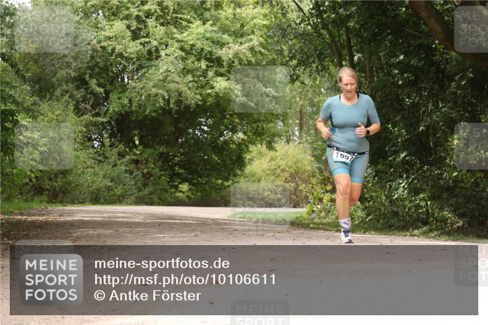 30.08.2026 - Elbe Triathlon Hamburg Antke Förster http://msf.ph/oto/10106611 30.08.2026 12:28:51 Laufen 1057 meine-sportfotos.de