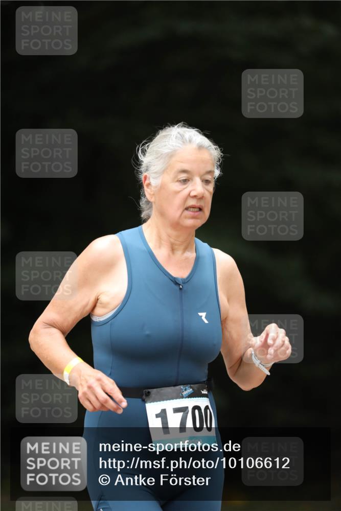30.08.2026 - Elbe Triathlon Hamburg Antke Förster http://msf.ph/oto/10106612 30.08.2026 12:21:55 Laufen 1700 meine-sportfotos.de