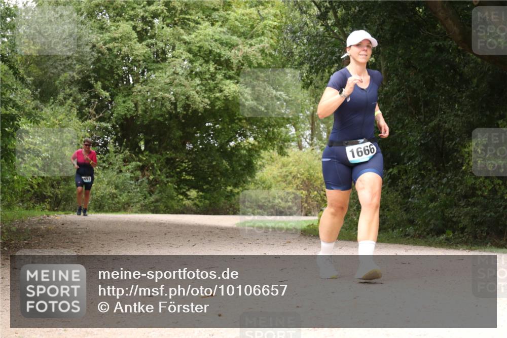 30.08.2026 - Elbe Triathlon Hamburg Antke Förster http://msf.ph/oto/10106657 30.08.2026 12:30:01 Laufen 693, 1666 meine-sportfotos.de