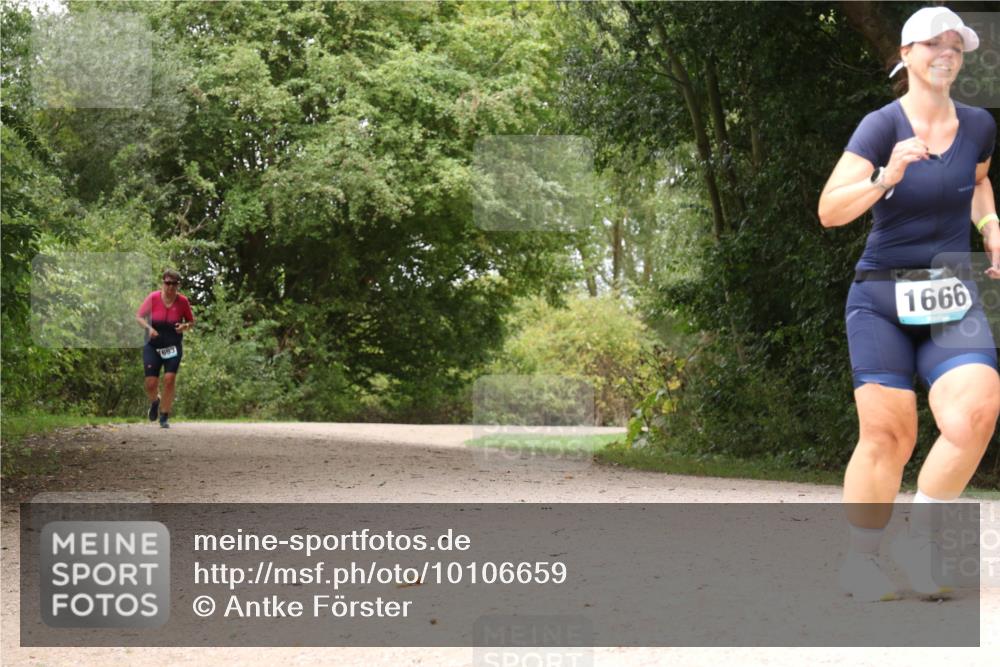 30.08.2026 - Elbe Triathlon Hamburg Antke Förster http://msf.ph/oto/10106659 30.08.2026 12:30:02 Laufen 693, 1666 meine-sportfotos.de