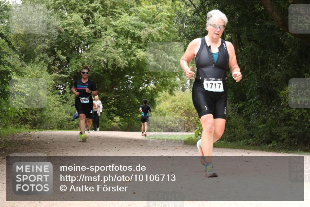 30.08.2026 - Elbe Triathlon Hamburg Antke Förster http://msf.ph/oto/10106713 30.08.2026 12:30:58 Laufen 1704, 1717 meine-sportfotos.de