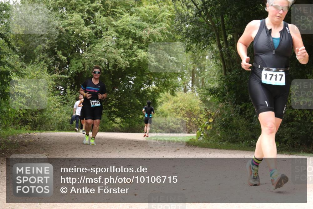 30.08.2026 - Elbe Triathlon Hamburg Antke Förster http://msf.ph/oto/10106715 30.08.2026 12:30:58 Laufen 1704, 1717 meine-sportfotos.de