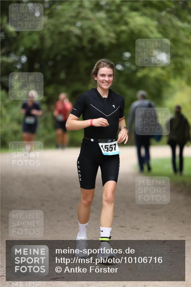 30.08.2026 - Elbe Triathlon Hamburg Antke Förster http://msf.ph/oto/10106716 30.08.2026 12:23:21 Laufen 1557 meine-sportfotos.de