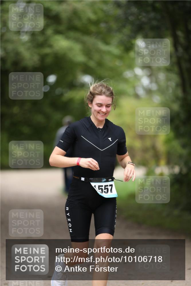 30.08.2026 - Elbe Triathlon Hamburg Antke Förster http://msf.ph/oto/10106718 30.08.2026 12:23:22 Laufen 557 meine-sportfotos.de