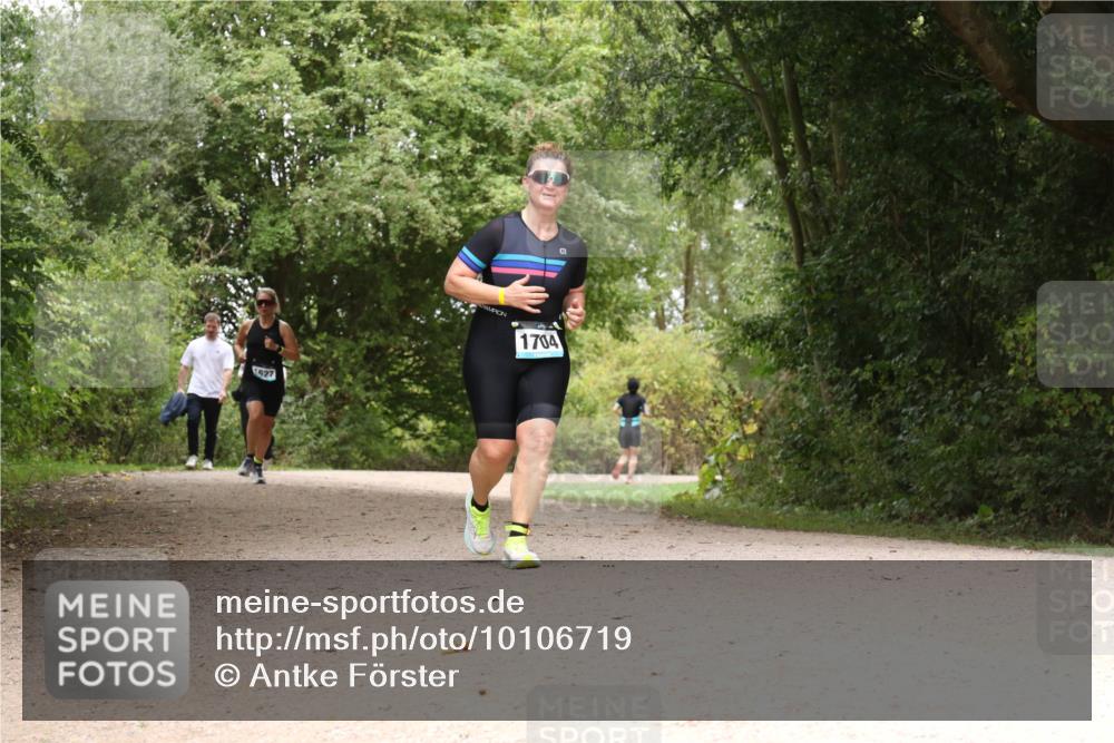 30.08.2026 - Elbe Triathlon Hamburg Antke Förster http://msf.ph/oto/10106719 30.08.2026 12:31:01 Laufen 1627, 1704 meine-sportfotos.de
