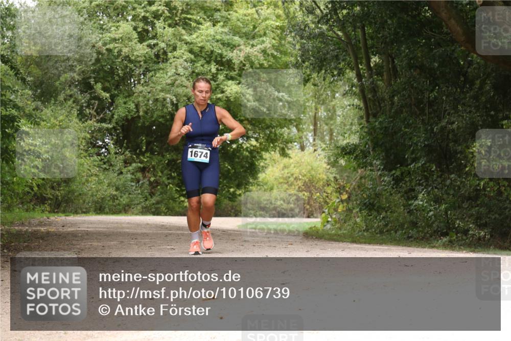 30.08.2026 - Elbe Triathlon Hamburg Antke Förster http://msf.ph/oto/10106739 30.08.2026 12:31:54 Laufen 1674 meine-sportfotos.de