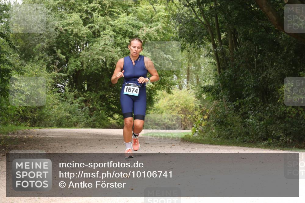 30.08.2026 - Elbe Triathlon Hamburg Antke Förster http://msf.ph/oto/10106741 30.08.2026 12:31:55 Laufen 1674 meine-sportfotos.de