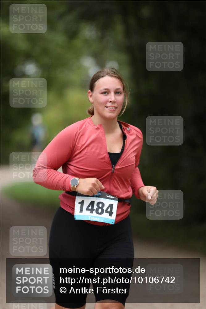 30.08.2026 - Elbe Triathlon Hamburg Antke Förster http://msf.ph/oto/10106742 30.08.2026 12:23:37 Laufen 1484 meine-sportfotos.de