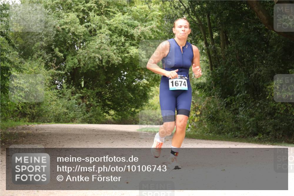 30.08.2026 - Elbe Triathlon Hamburg Antke Förster http://msf.ph/oto/10106743 30.08.2026 12:31:56 Laufen 1674 meine-sportfotos.de