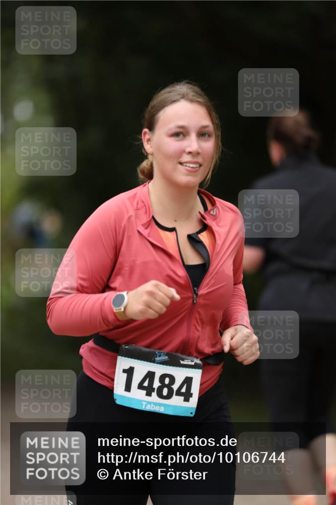 30.08.2026 - Elbe Triathlon Hamburg Antke Förster http://msf.ph/oto/10106744 30.08.2026 12:23:38 Laufen 1484 meine-sportfotos.de