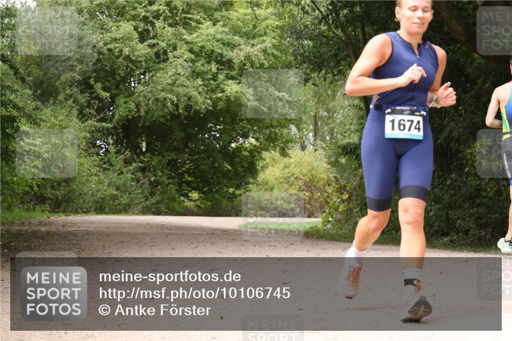 30.08.2026 - Elbe Triathlon Hamburg Antke Förster http://msf.ph/oto/10106745 30.08.2026 12:31:57 Laufen 1674 meine-sportfotos.de