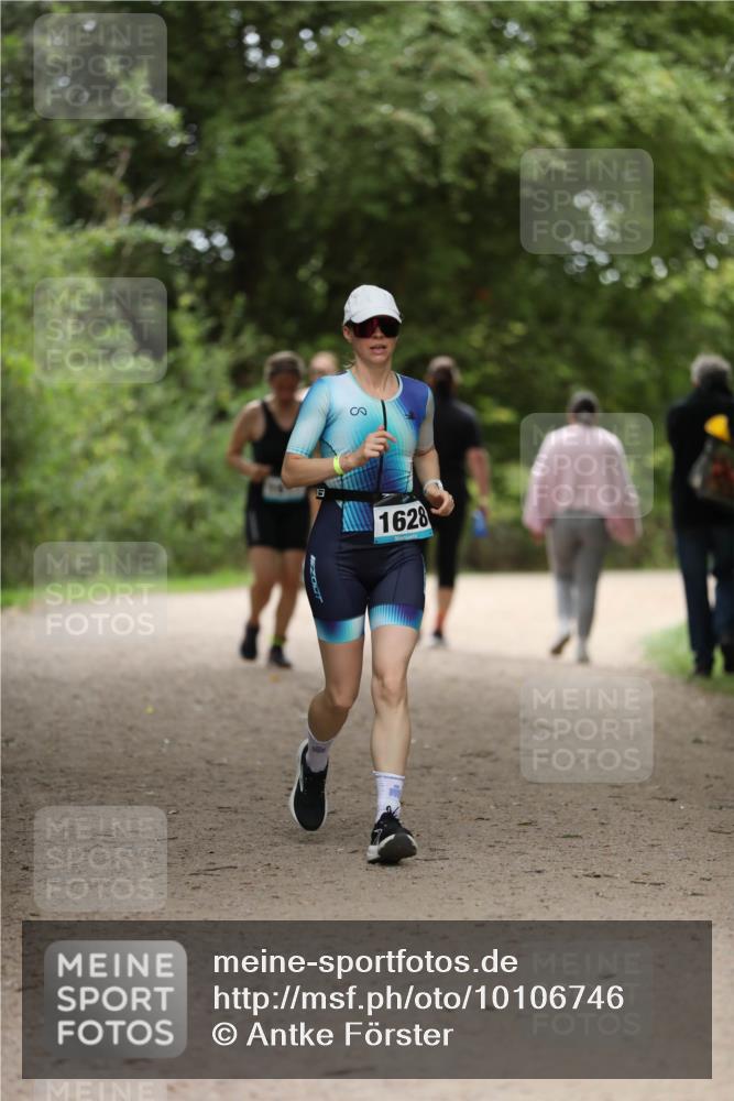 30.08.2026 - Elbe Triathlon Hamburg Antke Förster http://msf.ph/oto/10106746 30.08.2026 12:23:52 Laufen 1628 meine-sportfotos.de