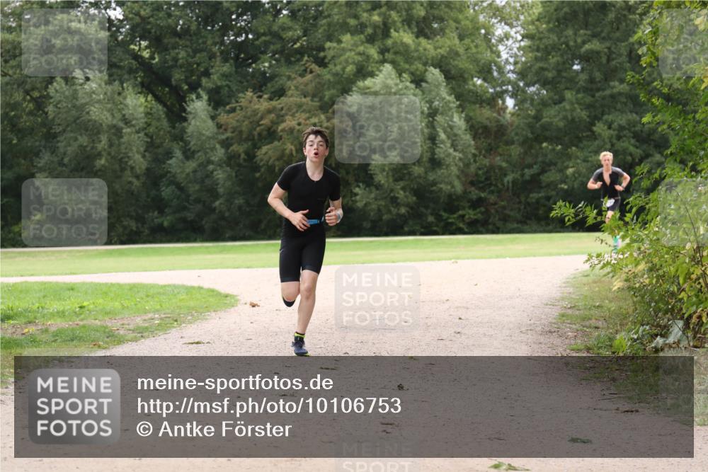 30.08.2026 - Elbe Triathlon Hamburg Antke Förster http://msf.ph/oto/10106753 30.08.2026 12:33:55 Laufen  meine-sportfotos.de