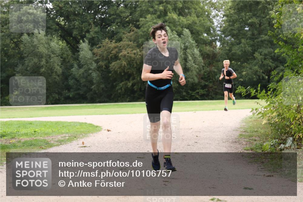 30.08.2026 - Elbe Triathlon Hamburg Antke Förster http://msf.ph/oto/10106757 30.08.2026 12:33:56 Laufen 1735 meine-sportfotos.de