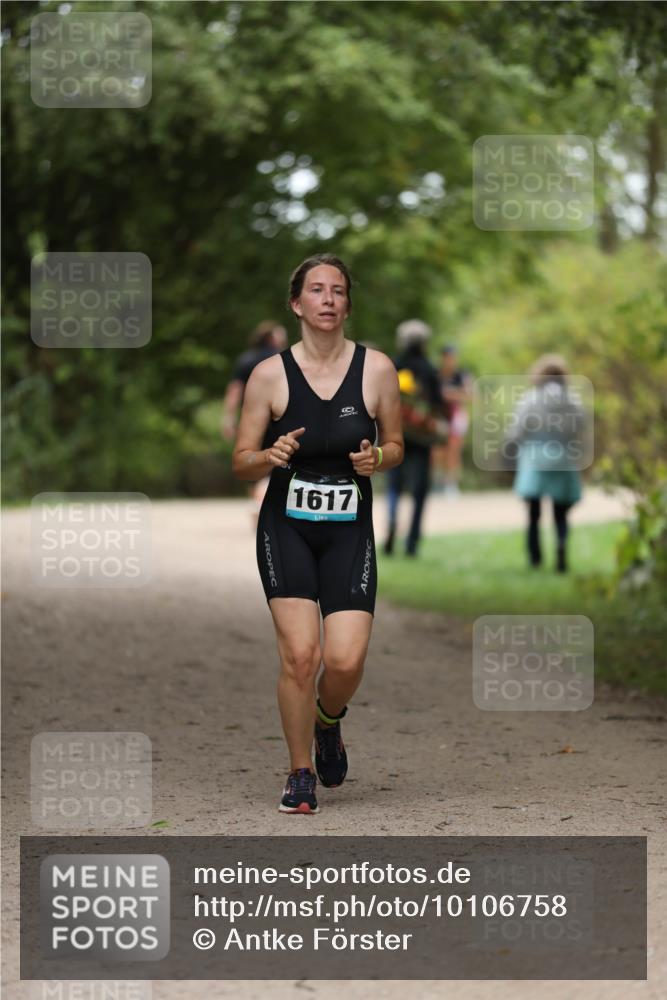 30.08.2026 - Elbe Triathlon Hamburg Antke Förster http://msf.ph/oto/10106758 30.08.2026 12:23:57 Laufen 1617 meine-sportfotos.de