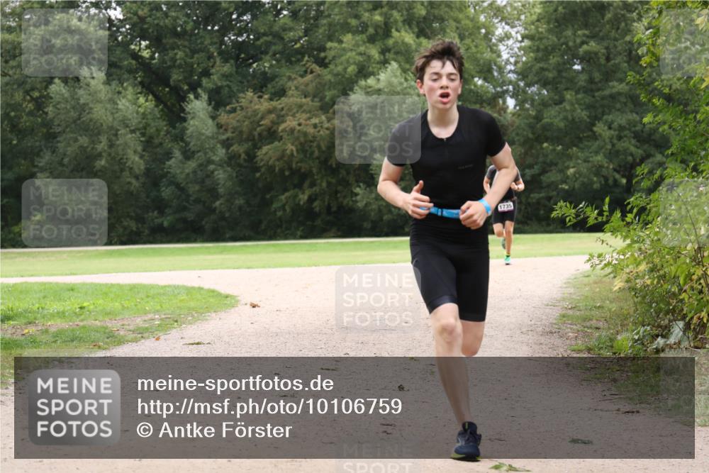 30.08.2026 - Elbe Triathlon Hamburg Antke Förster http://msf.ph/oto/10106759 30.08.2026 12:33:56 Laufen 1735 meine-sportfotos.de