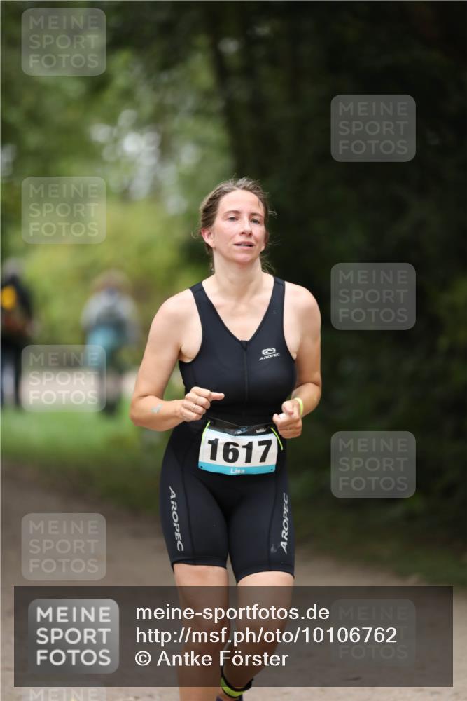 30.08.2026 - Elbe Triathlon Hamburg Antke Förster http://msf.ph/oto/10106762 30.08.2026 12:23:59 Laufen 1617 meine-sportfotos.de
