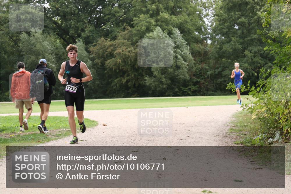 30.08.2026 - Elbe Triathlon Hamburg Antke Förster http://msf.ph/oto/10106771 30.08.2026 12:34:54 Laufen 1733 meine-sportfotos.de