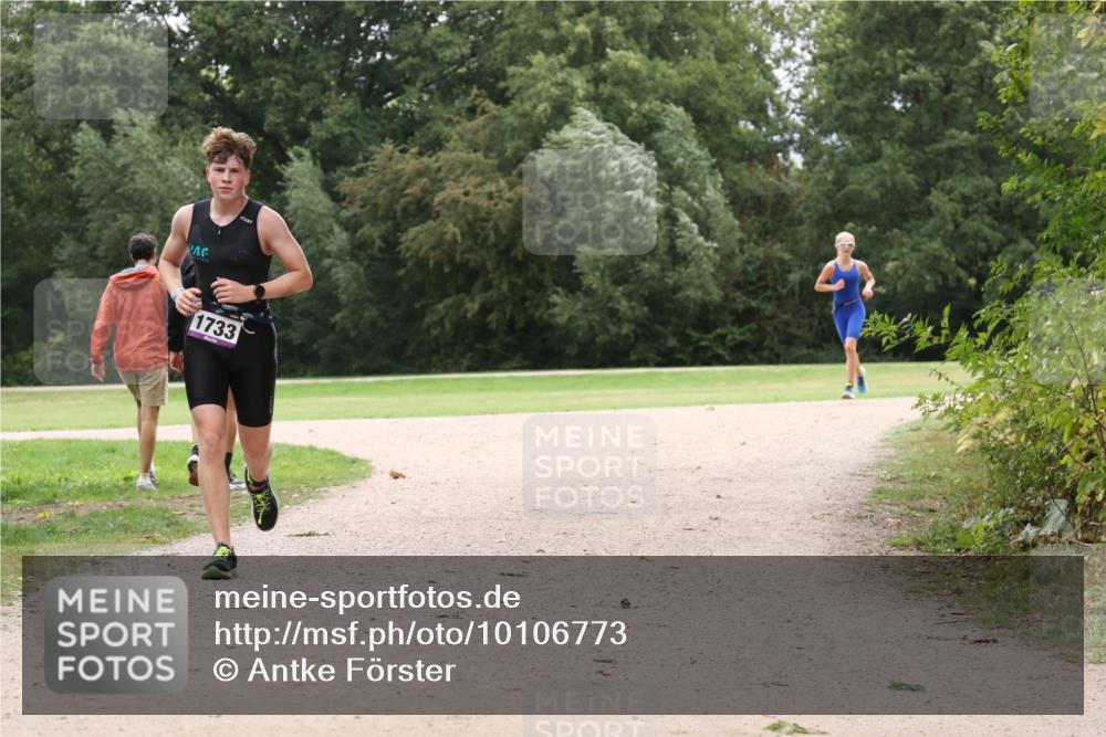 30.08.2026 - Elbe Triathlon Hamburg Antke Förster http://msf.ph/oto/10106773 30.08.2026 12:34:55 Laufen 1733 meine-sportfotos.de