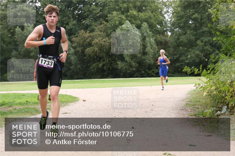 30.08.2026 - Elbe Triathlon Hamburg Antke Förster http://msf.ph/oto/10106775 30.08.2026 12:34:56 Laufen 1733 meine-sportfotos.de