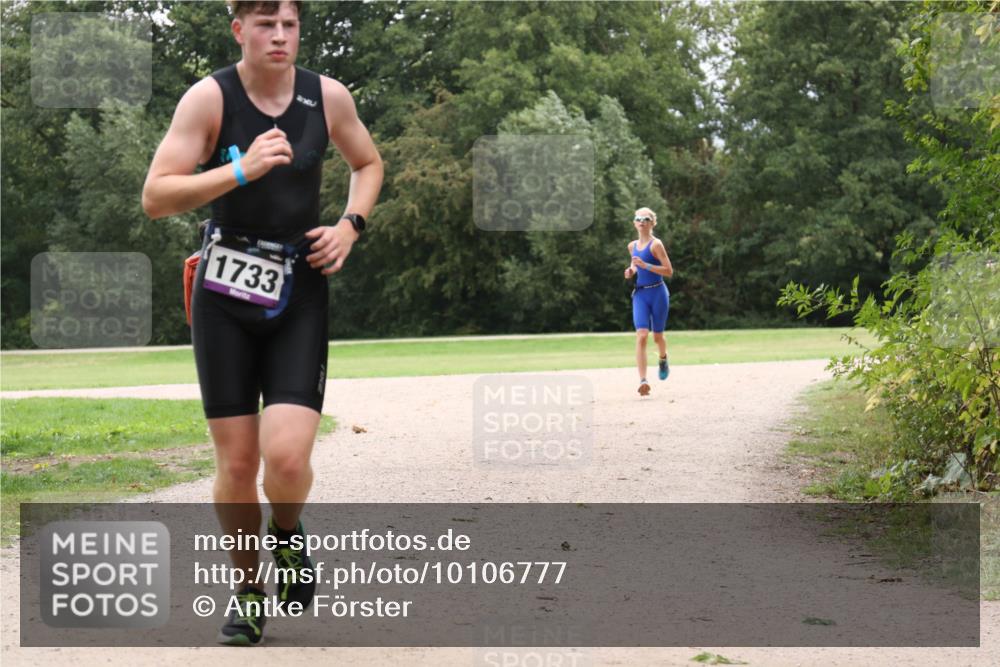 30.08.2026 - Elbe Triathlon Hamburg Antke Förster http://msf.ph/oto/10106777 30.08.2026 12:34:56 Laufen 1733 meine-sportfotos.de