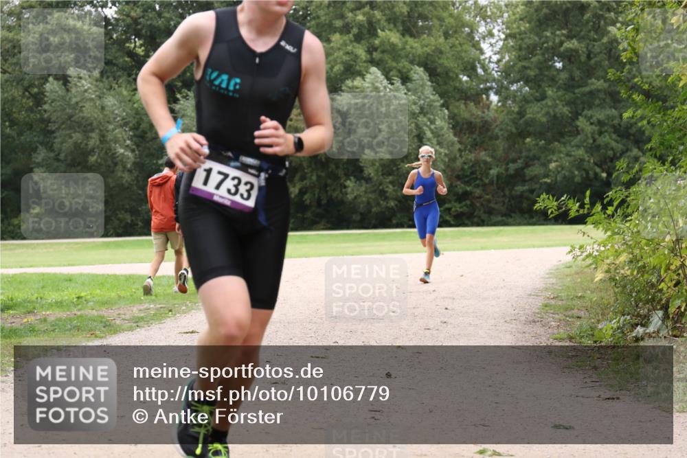 30.08.2026 - Elbe Triathlon Hamburg Antke Förster http://msf.ph/oto/10106779 30.08.2026 12:34:57 Laufen 1733 meine-sportfotos.de