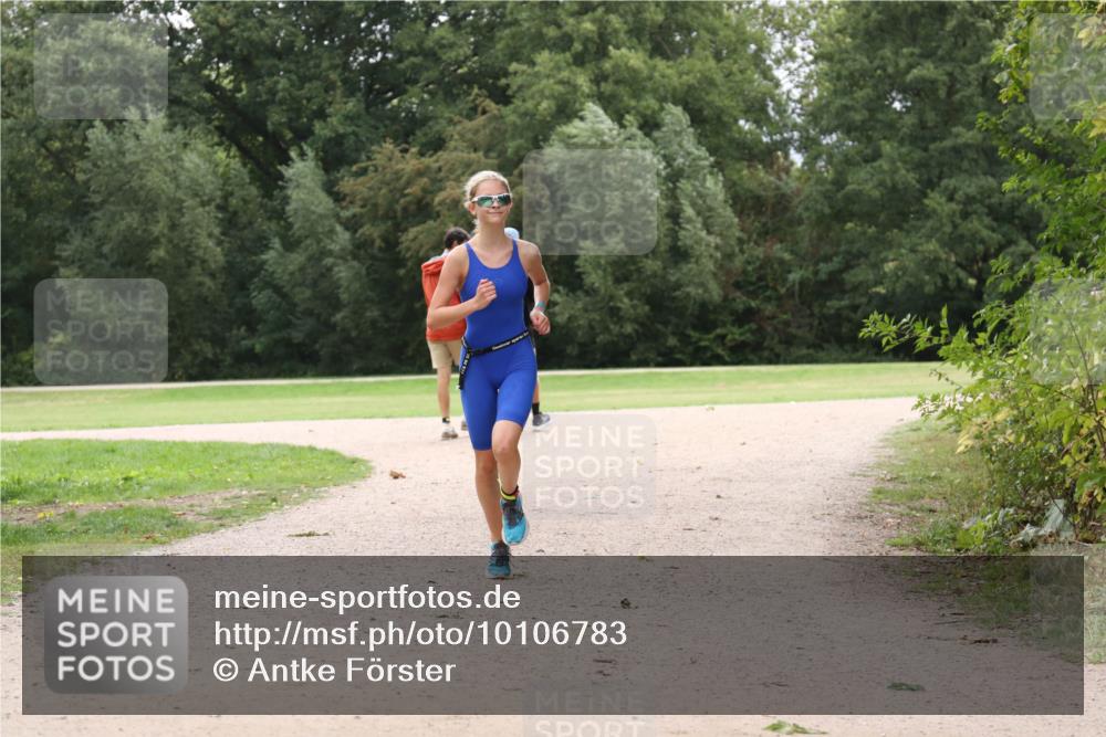 30.08.2026 - Elbe Triathlon Hamburg Antke Förster http://msf.ph/oto/10106783 30.08.2026 12:35:00 Laufen  meine-sportfotos.de