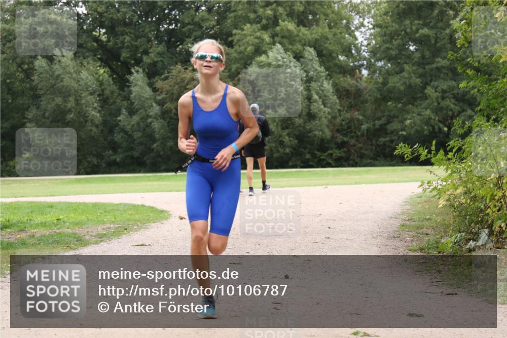 30.08.2026 - Elbe Triathlon Hamburg Antke Förster http://msf.ph/oto/10106787 30.08.2026 12:35:01 Laufen 35, 66, 577 meine-sportfotos.de