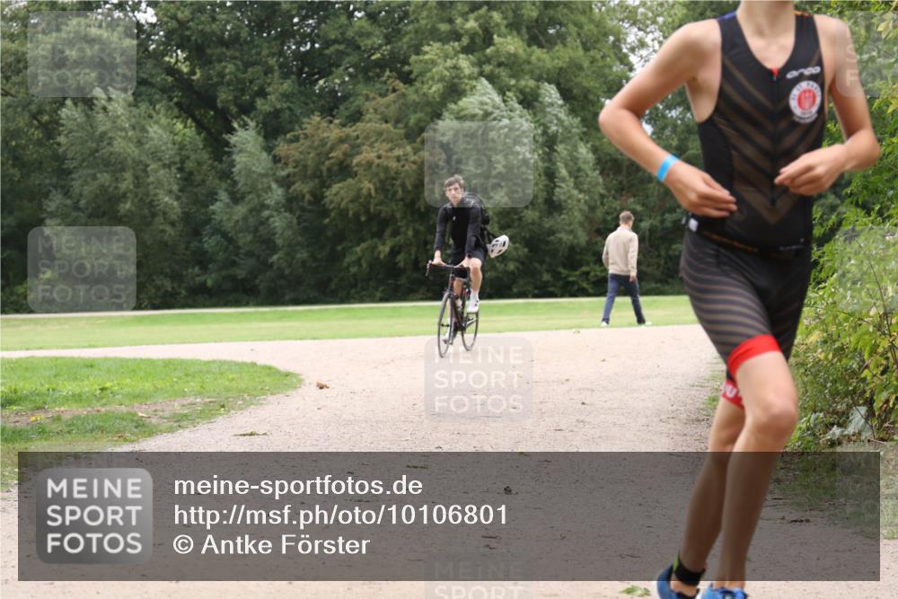 30.08.2026 - Elbe Triathlon Hamburg Antke Förster http://msf.ph/oto/10106801 30.08.2026 12:35:20 Laufen 888 meine-sportfotos.de