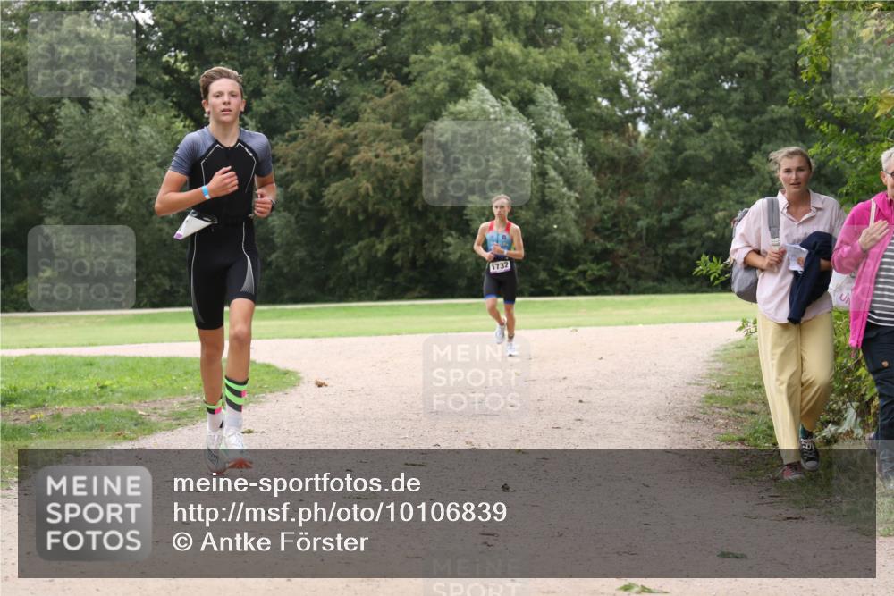 30.08.2026 - Elbe Triathlon Hamburg Antke Förster http://msf.ph/oto/10106839 30.08.2026 12:36:04 Laufen 1732 meine-sportfotos.de