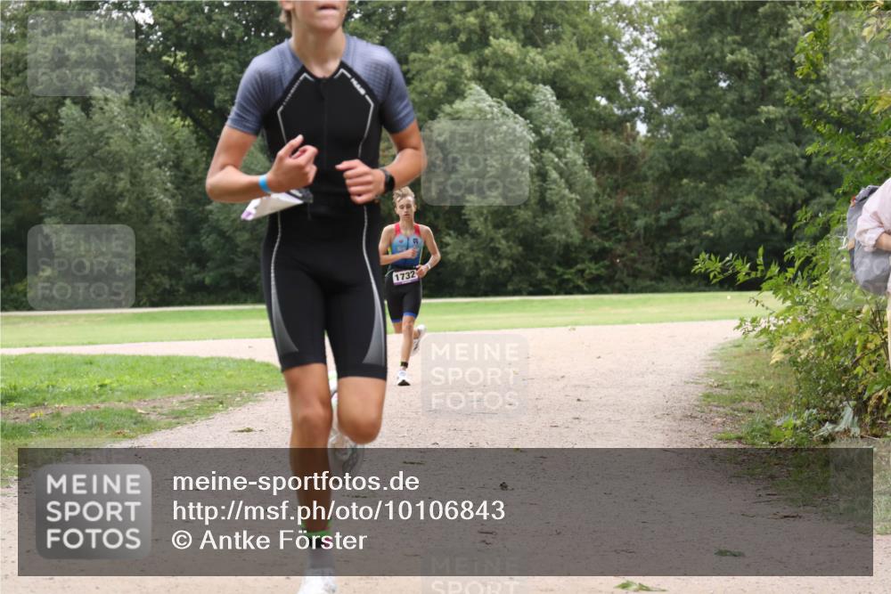 30.08.2026 - Elbe Triathlon Hamburg Antke Förster http://msf.ph/oto/10106843 30.08.2026 12:36:06 Laufen 1732 meine-sportfotos.de
