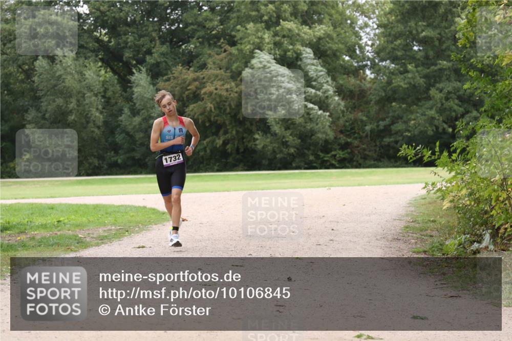 30.08.2026 - Elbe Triathlon Hamburg Antke Förster http://msf.ph/oto/10106845 30.08.2026 12:36:08 Laufen 1732 meine-sportfotos.de