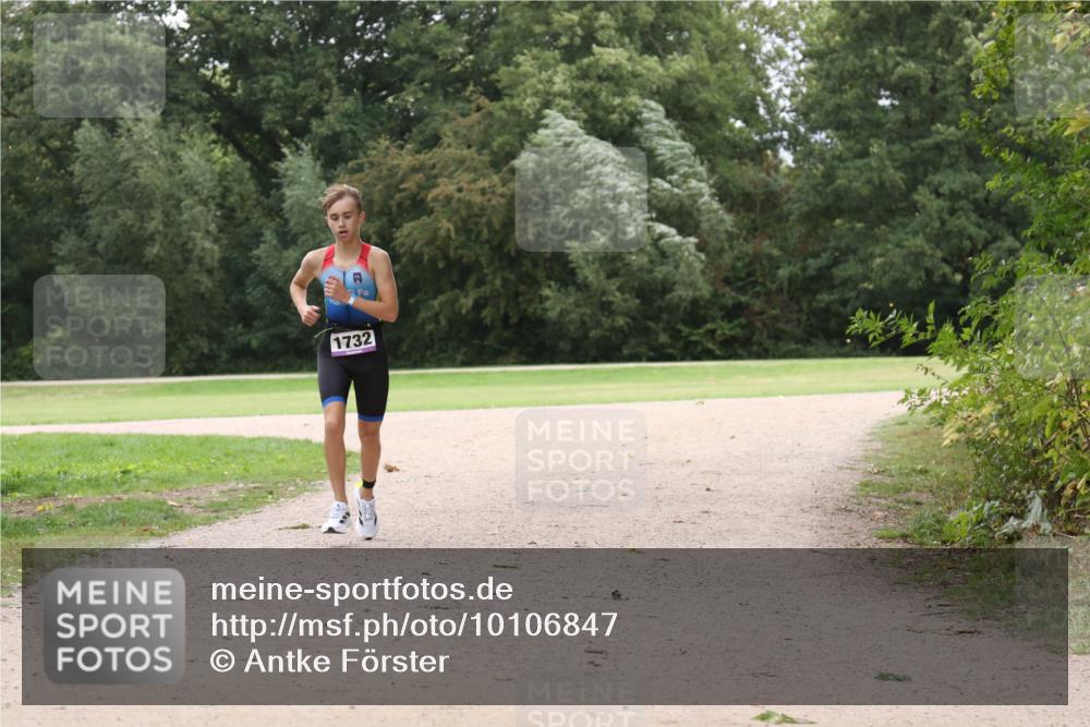 30.08.2026 - Elbe Triathlon Hamburg Antke Förster http://msf.ph/oto/10106847 30.08.2026 12:36:08 Laufen 1732 meine-sportfotos.de