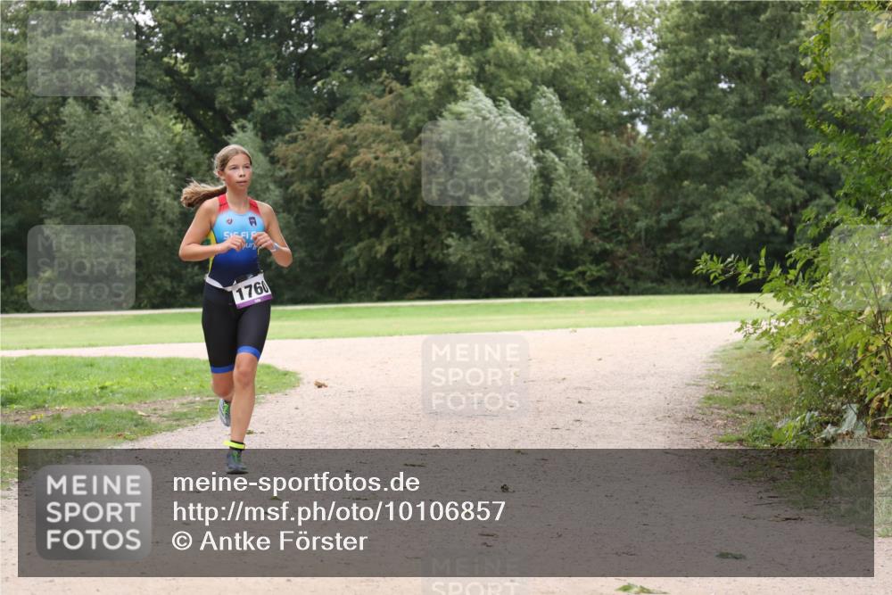 30.08.2026 - Elbe Triathlon Hamburg Antke Förster http://msf.ph/oto/10106857 30.08.2026 12:36:22 Laufen 1760 meine-sportfotos.de