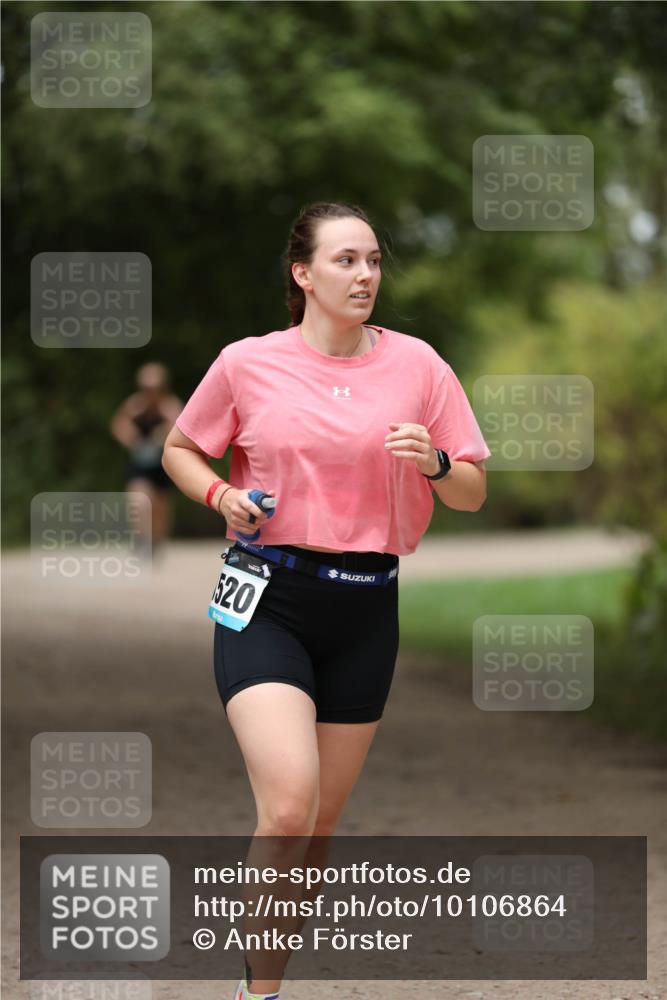 30.08.2026 - Elbe Triathlon Hamburg Antke Förster http://msf.ph/oto/10106864 30.08.2026 12:25:01 Laufen 520 meine-sportfotos.de