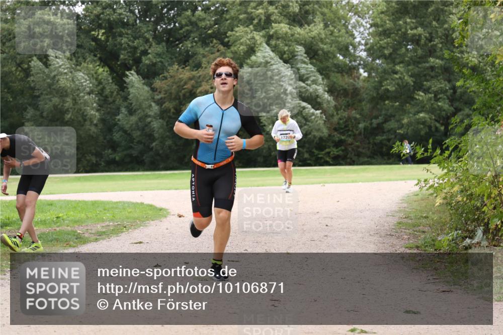 30.08.2026 - Elbe Triathlon Hamburg Antke Förster http://msf.ph/oto/10106871 30.08.2026 12:37:43 Laufen 1720 meine-sportfotos.de