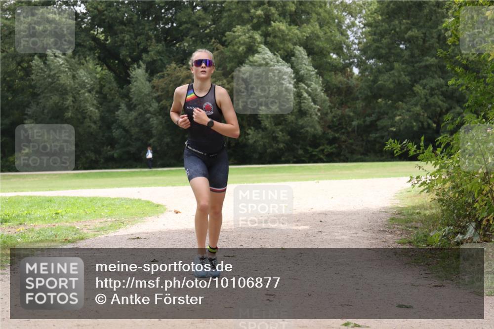 30.08.2026 - Elbe Triathlon Hamburg Antke Förster http://msf.ph/oto/10106877 30.08.2026 12:37:57 Laufen 3 meine-sportfotos.de